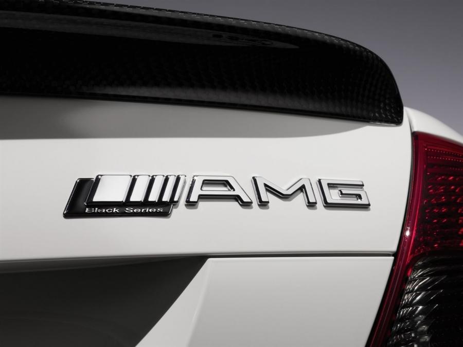  Mercedes-Benz CLK63 AMG Black Edition 2007 года  (фото 2 из 61)